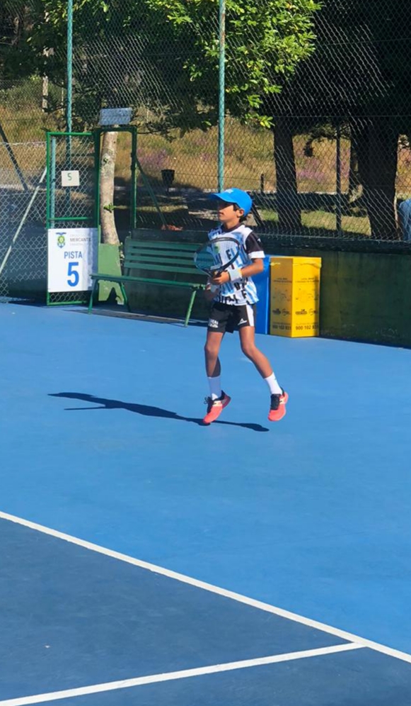 EL JUGADOR DEL FLUVIAL MATEO VALARES SE PROCLAMA SUBCAMPEÓN DE TENIS